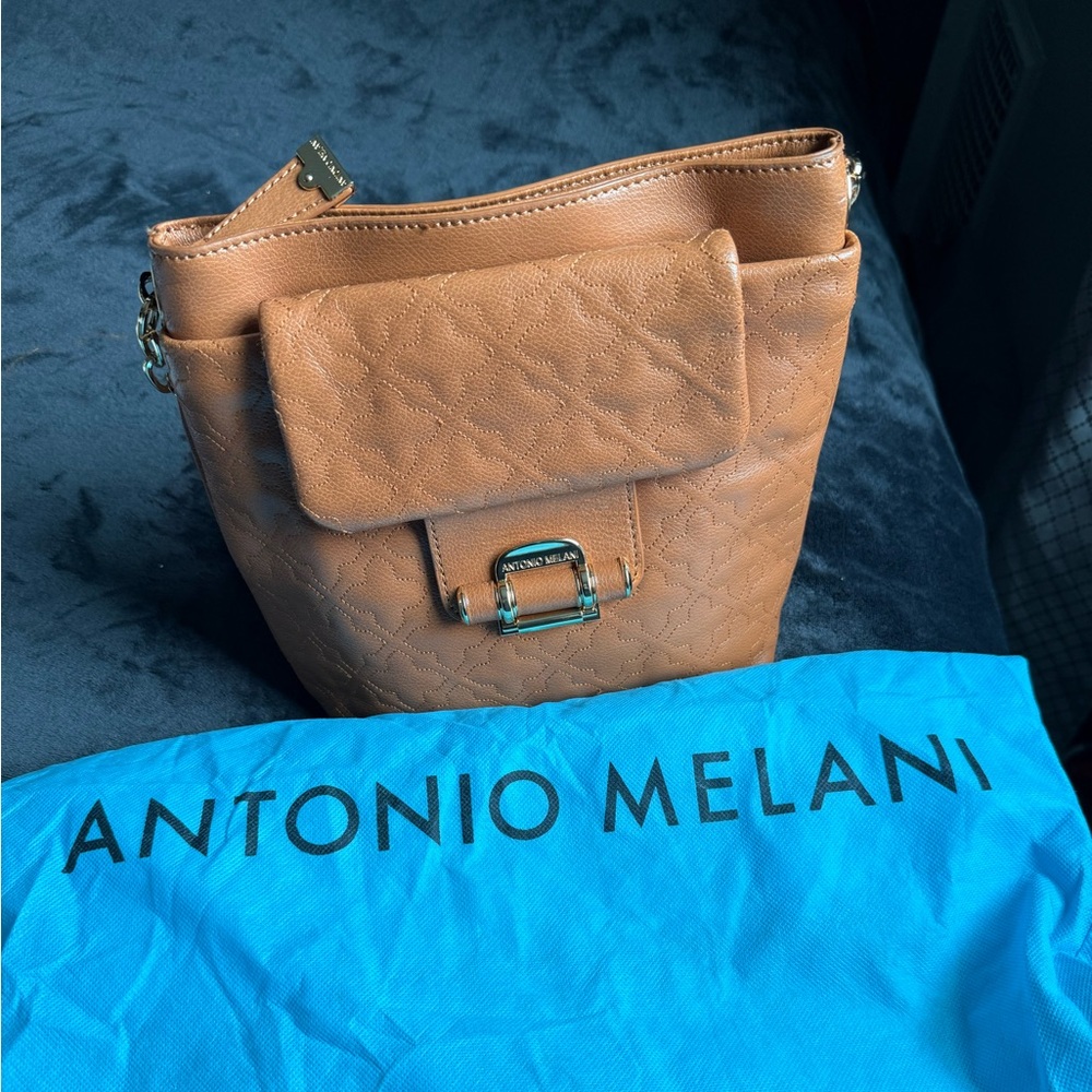 ANTONIO MELANI Tan Quilted Crossbody Bag with Gold Chain NWT - Picture 2 of 7